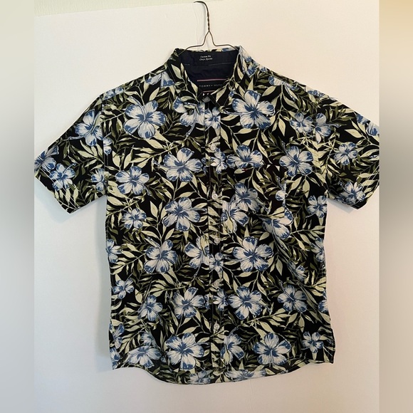 Tommy Hilfiger Other - TOMMY HILFIGER HAWAIIAN BLUE/GREEN AND BLACK SHORT SLEEVE SHIRT